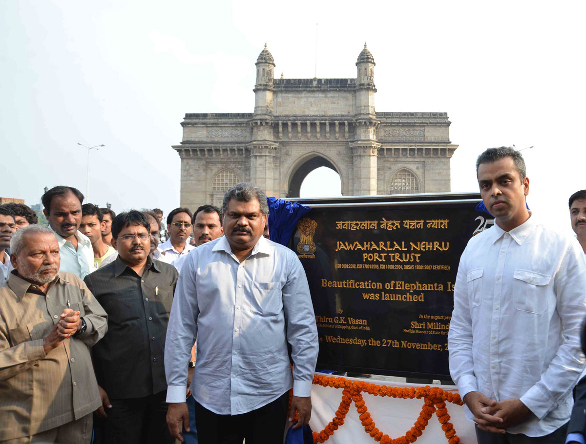 UNION MINISTER G.K.VASAN & UNION MINSITER OF STATE MILIND DEORA AT GATEWAY OF INDIA.