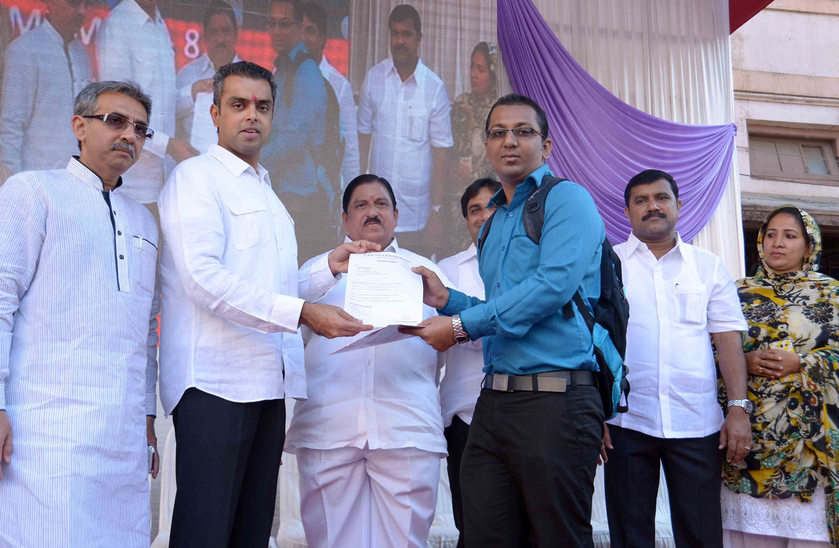 MP.Milind Deora in Job Fair Organized By Sparsh at Nagpada Saboo Siddik Polytechnic College.