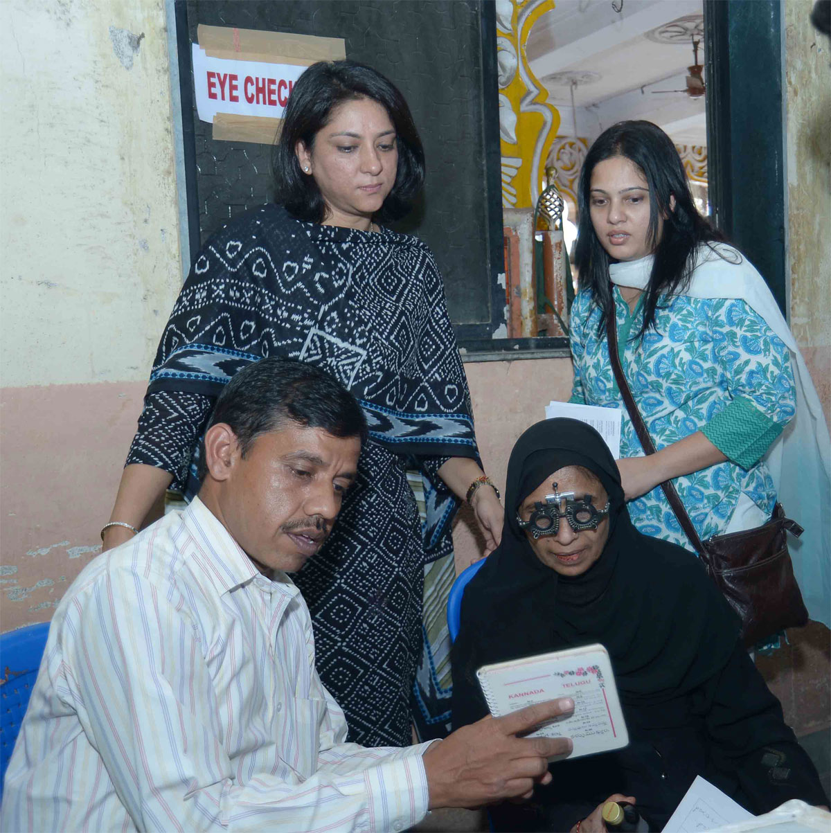 MP.Priya Dutt Org.Free Surgery & Medical Camp at Bandra.