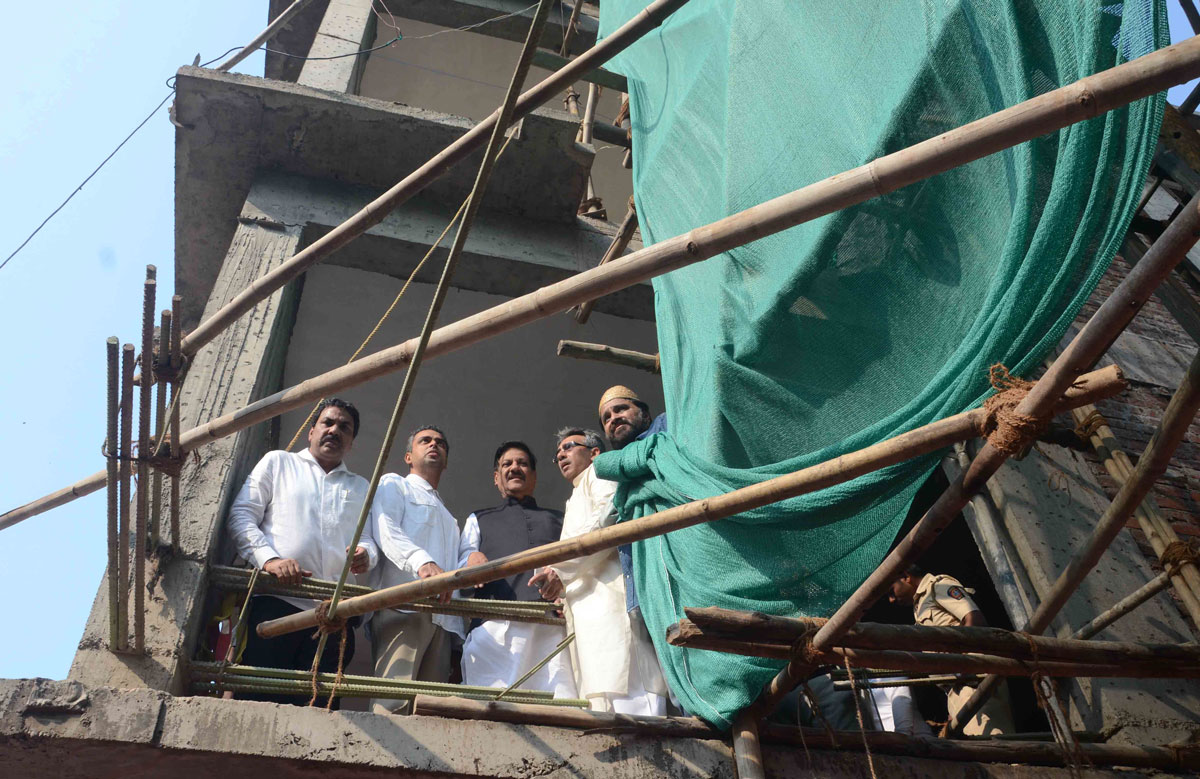 Chief Minister Prithviraj Chavan & Union Minister Of State Milind Deora to Seek Blessings from Hajrat Abdul Rehman Shah Baba (R.A.) Dargah at Dongri.
