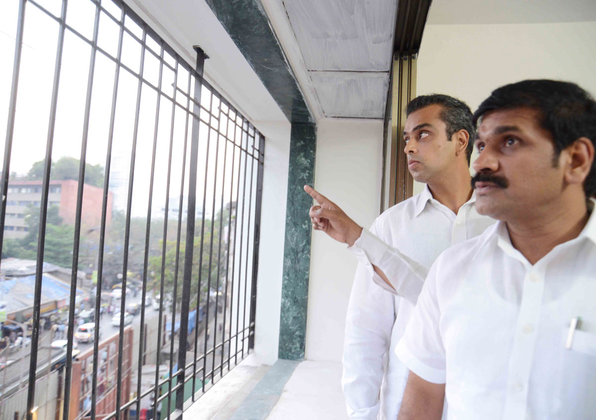 Union Minister of State & MP.Milind Deora with Minister Sachin Ahir visited & inaugurated S.R.A.Co-op.Housing Society at Worli Gopal Nagar in South Mumbai.