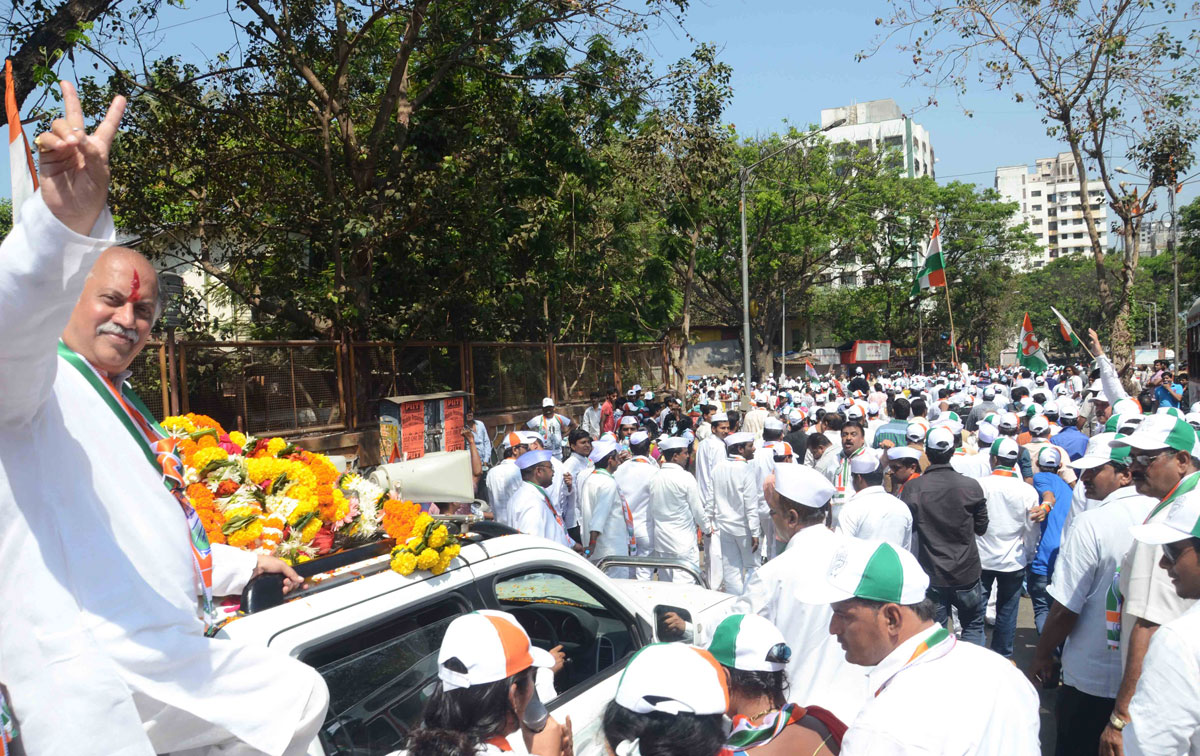AICC Gen. Secretary & MP. Gurudas Kamat Campaigning Rally for MP Election at Goregaon.