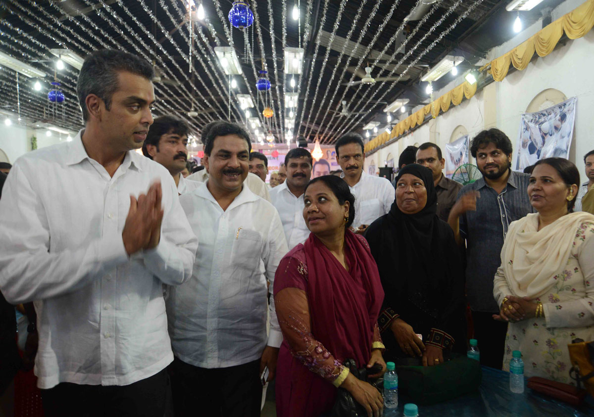 Congress/NCP/PRP (Kawade)/ Republican Party of India (Democratic) Alliance MP.Candidate Milind Deora at Mehfil Hall Madanpura.