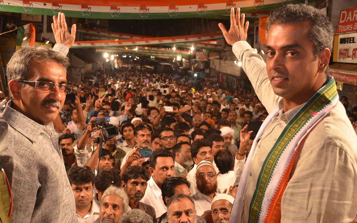 South Mumbai Congress/NCP/PRP (Kawade) Republican Party of India(Democratic) Alliance MP.Candidate Milind Deora In Meeting At Khadak.