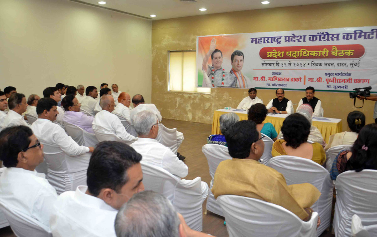 Chief Minister Prithviraj Chavan & MPCC President Manikrao Thakre during Maharashtra State Congress Committee office-Bearers Meeting at Tilak Bhavan Dadar.