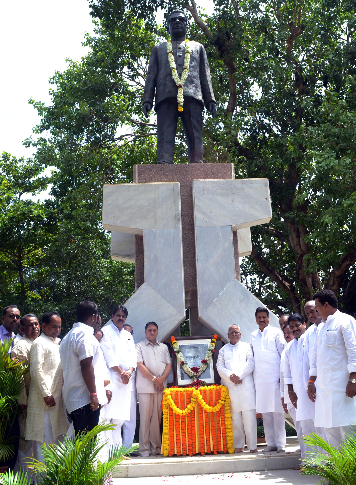 Tribute to Ex.Chief Minister Late Vasantrao Naik on his Birth Anniversary at Vidhan Bhavan.