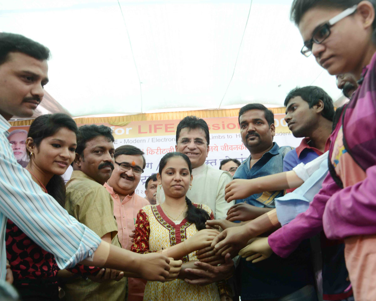 FREE-Modern / Electronic Artificial Limb's to Handicap / Accident Victims by MP.Dr.Kirit Somiaya in Presence of Minister Prakash Mehta at Ghatkopar(E) Pantnagar.