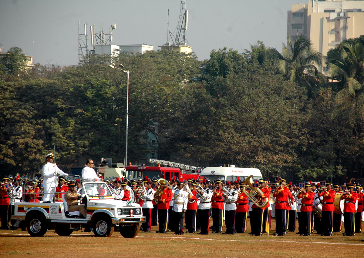 GOVERNOR K.SHANKAR NARAYANAN & CHIEF MINISTER PRITHVIRAJ CHAVAN ON REPUBLIC DAY AT DADAR SHIVAJI PARK.