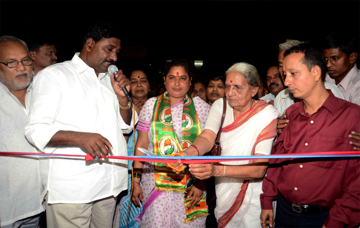 EX.MLA PARVTI TAI PARIHAR INAUGURATED ELETION OFFICE OF CONGRESS CANDIDATE SMT.SANGITA CHANDRAKANT HANDORE AT CHEMBUR.