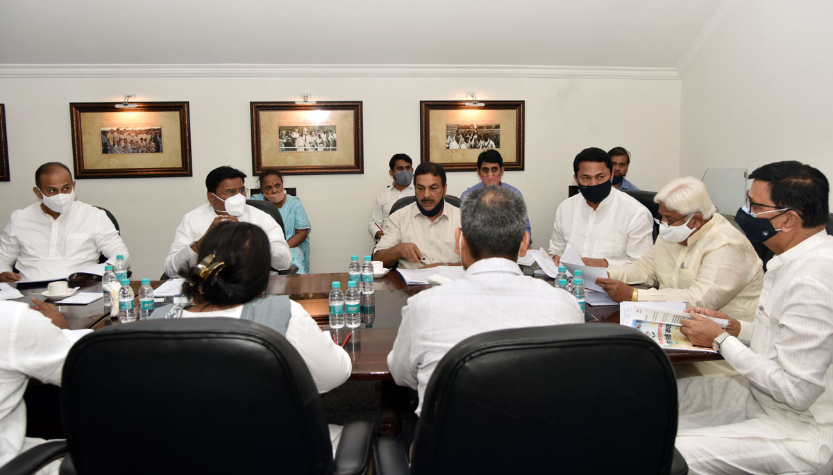 Congress Party Leaders Meeting at MCA in Chief Presence of H.K.Patil & MPCC President Nanabhau Patole.