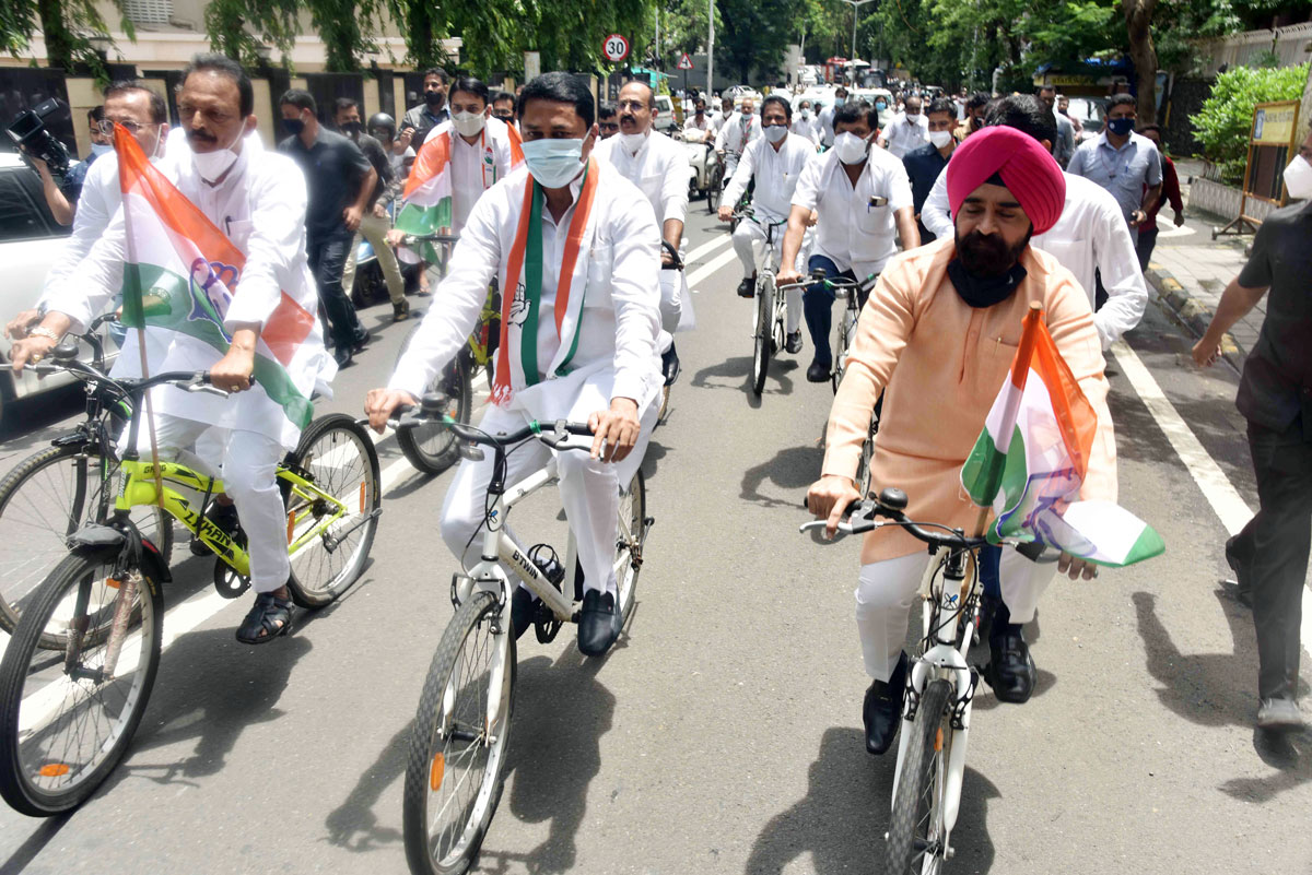 Congress Party Leaders Protest Cycle Rally against BJP Govt.from Hanging Garden to Rajbhavan with Delegation to Maharashtra Governor.