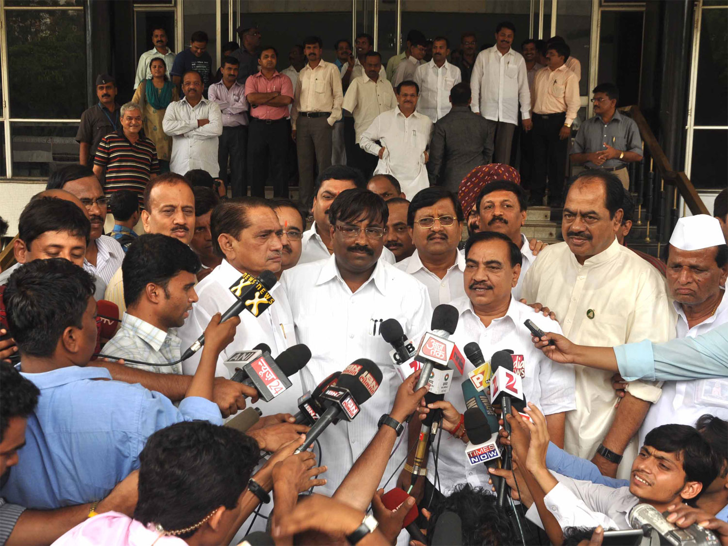 OPP LEADER EKNATH KHADSE,BJP STATE PRESIDENT SUDHIR MUNGUTIVAR & BKP MLA-MLC AT VIDHAN BHAVAN