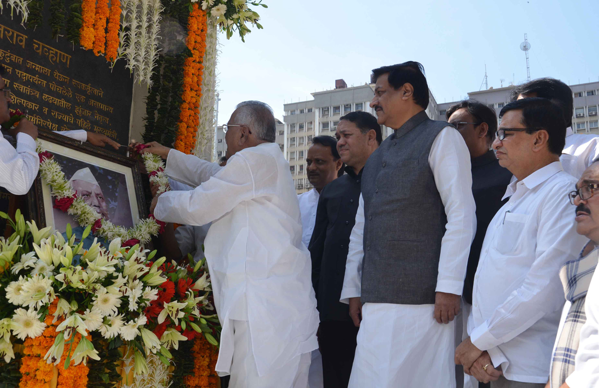 TRIBUTE TO LATE CHIEF MINISTER Y.B.CHAVAN ON HIS BIRTH ANNIVERSARY AT VIDHAN BHAVAN.