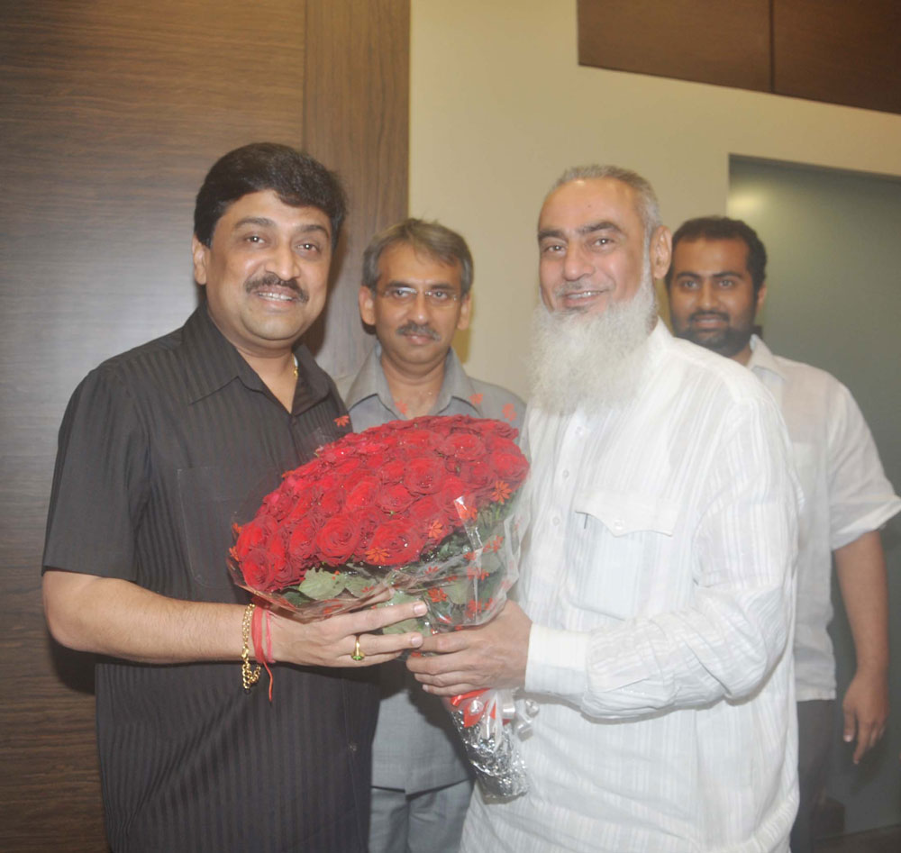 EX.CHIEF ASHOKRAO CHAVAN AT NEW URDU TIMES NEWS PAPER OFFICE NAGPADA .