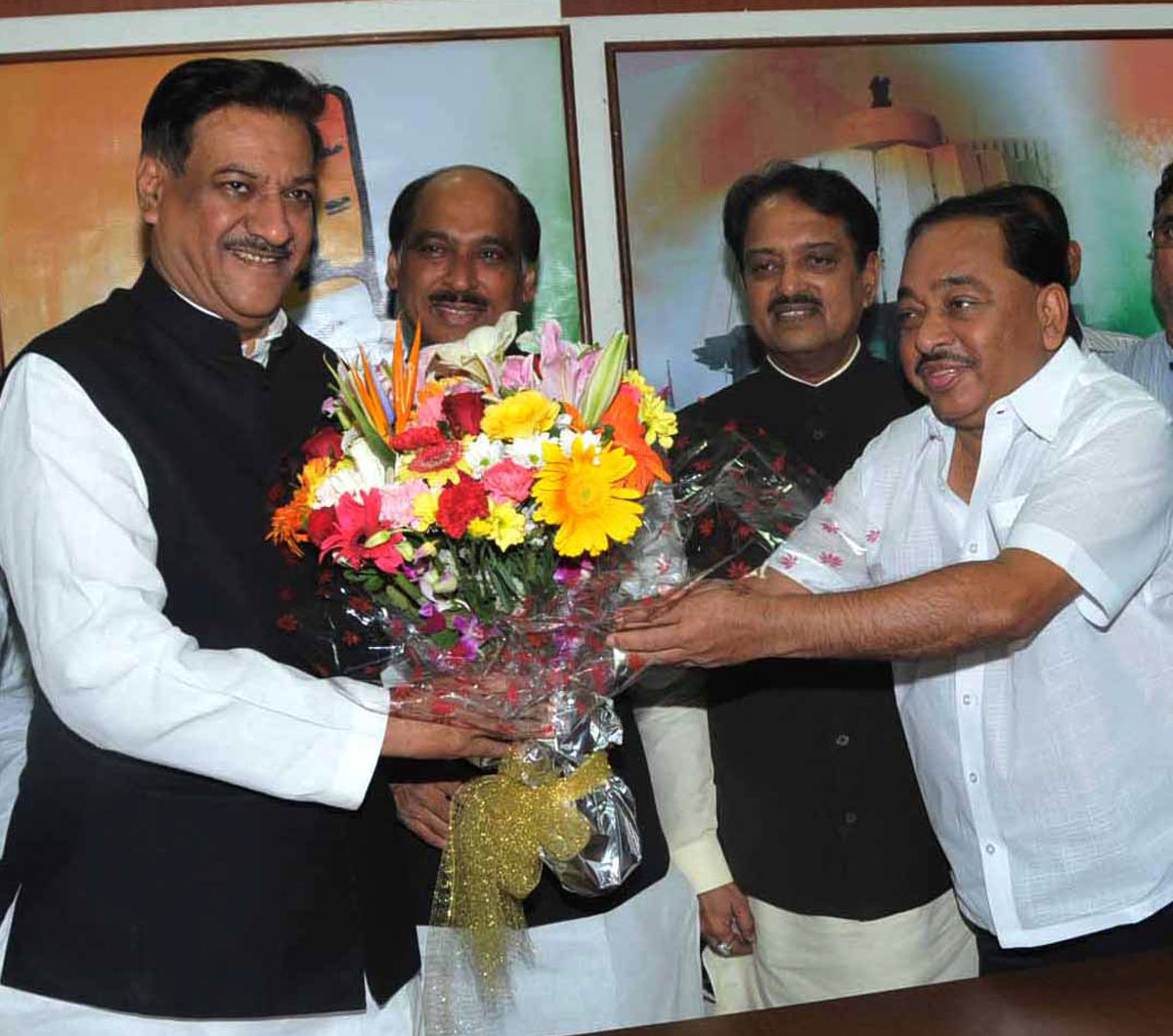 CHIEF MINISTER PRITHVIRAJ CHAVAN ON HIS BIRTHDAY AT VIDHAN BHAVAN.