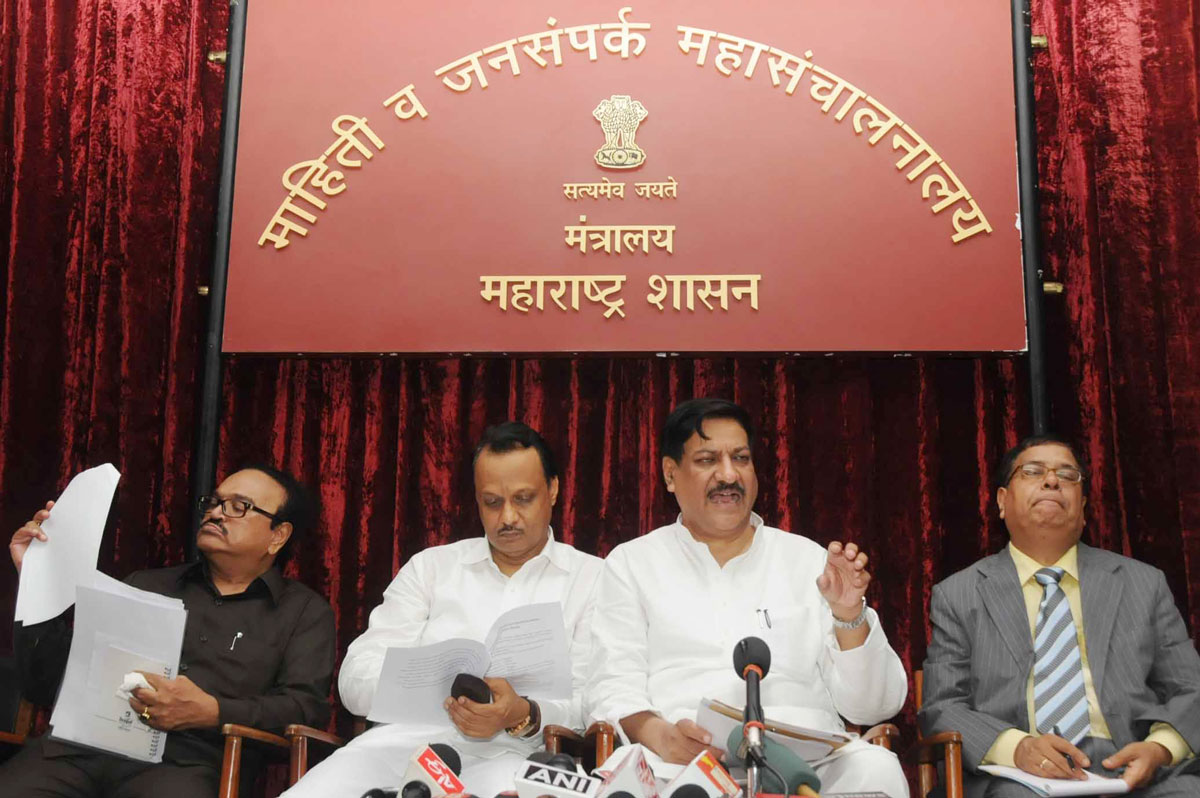 CHIEF MINISTER PRITHVIRAJ CHAVAN & DY.CHIEF MINISTER AJIT PAWAR AT MANTRALAYA.