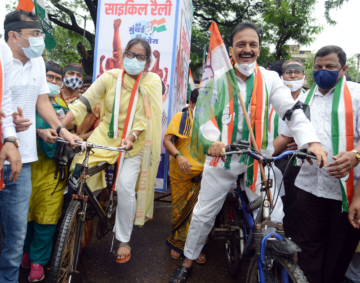 Minister Varshatai Gaikwad & MRCC President Bhai Jagtap during Protest Cycle Rally against BJP Govt.in Dharavi.