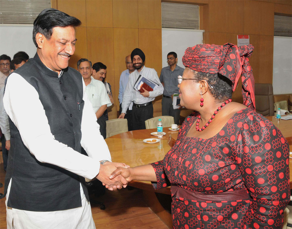 CHIEF MINISTER PRTHVIRAJ CHAVAN DURING WORLD BANK FUNDED PROJECT AT MANTRALAYA,