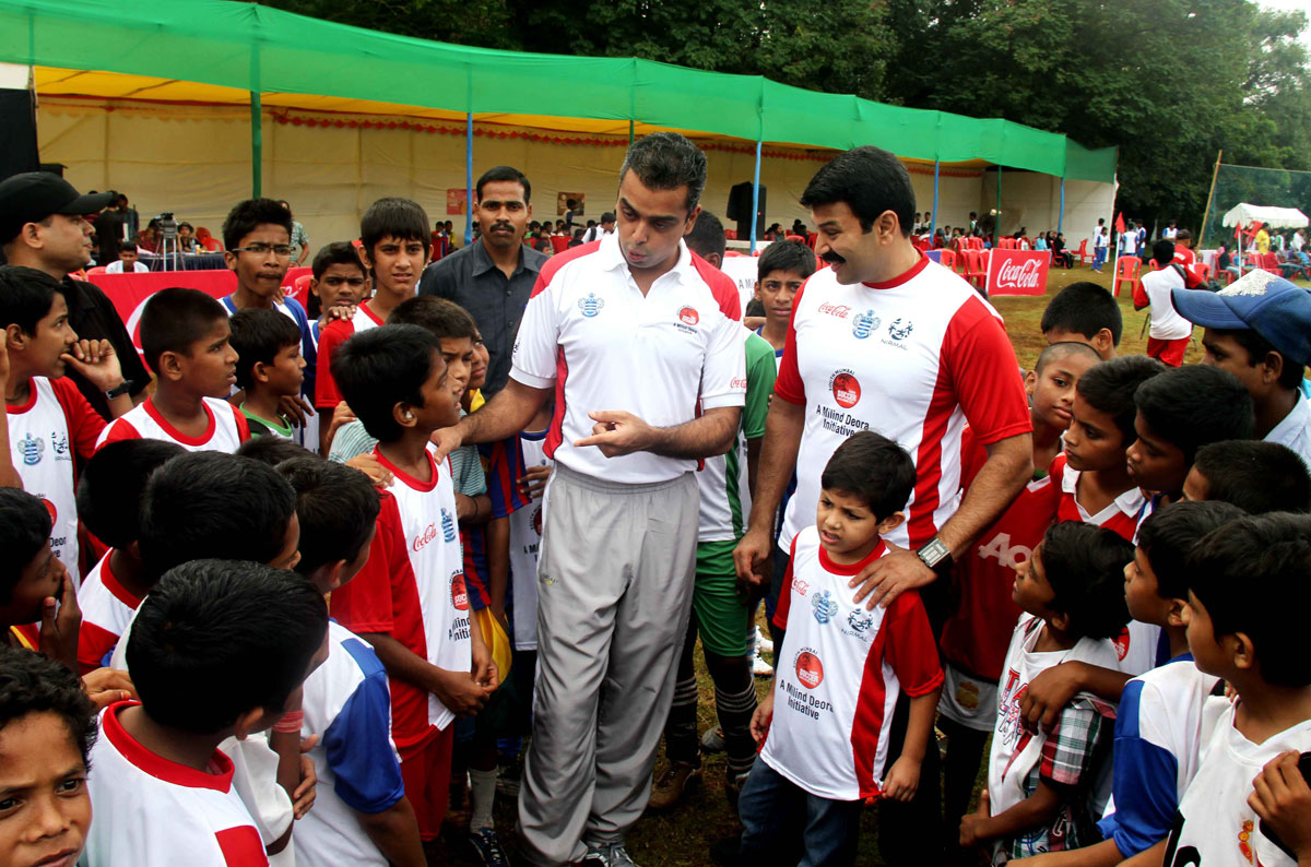 UNION MINISTER OF STATE MILIND DEORA IN TECHNOLOGY INVITES YOU TO KICKOFF OF THE SOUTH MUMBAI JUNIOR SOCCER CHAMIPONSHIP SEASON-2012 AT MAHALAXMI RAILWAY GROUND.
