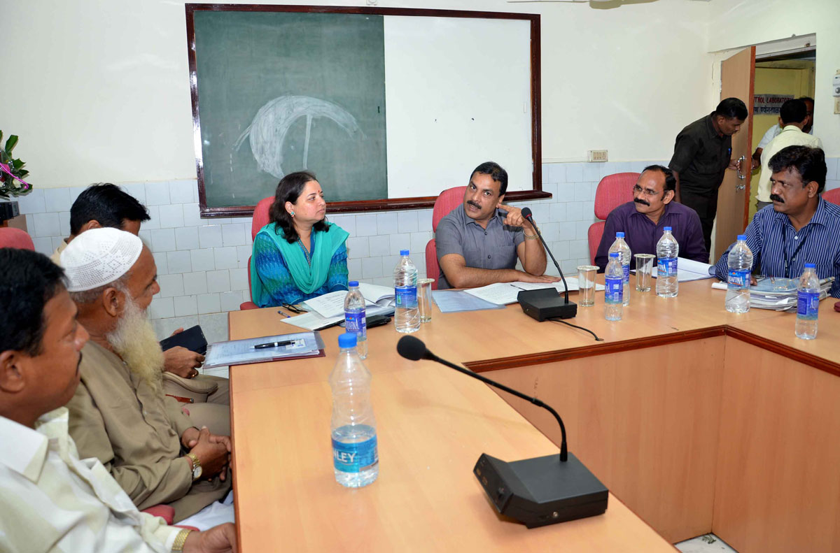 MINISTER MOHD.ARIF NASIM KHAN VISITED DEONAR ABATTIOIR BEEFORE EID-UL-AZHA.
