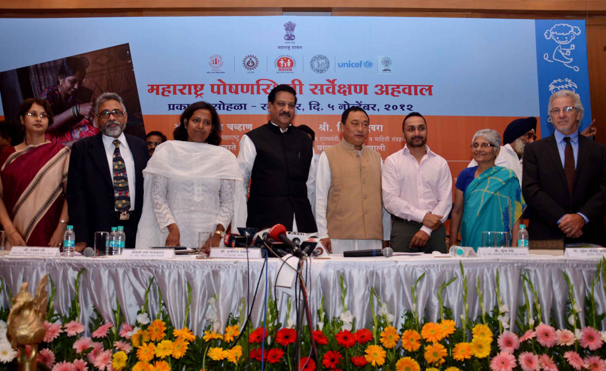 CHIEF MINISTER PRITHVIRAJ CHAVAN INAUGURATION BOOK OF MAHARASHTRA POSHANSTHITHI SARVESHAN AHAWAL & RAJMATA JIJAU AROYGA POSHAN ABHIYAN AT SAHYADRI GUEST HOUSE.