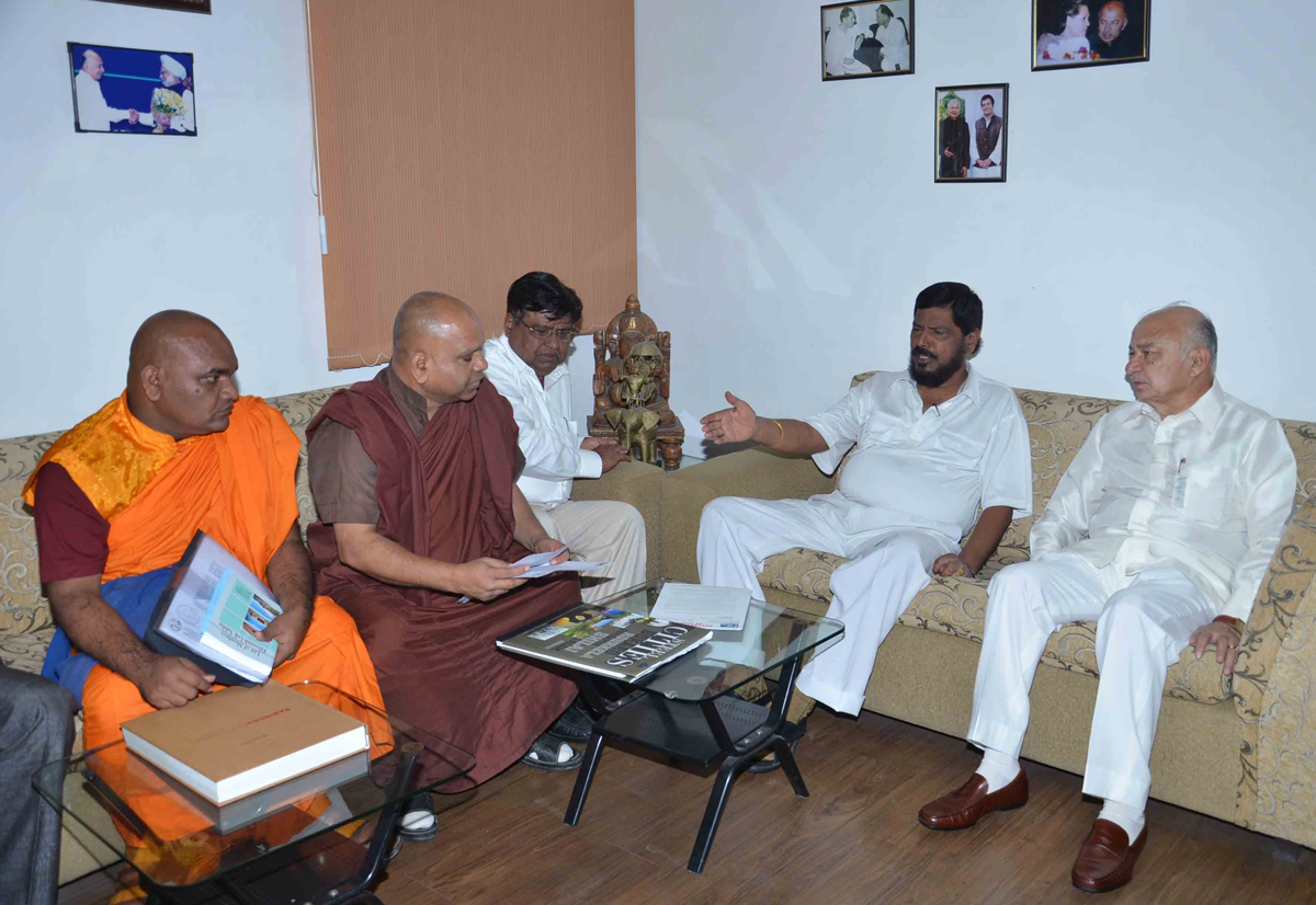 RPI PRESIDENT RAMDAS ATHAWALE MEETS HOME MINISTER OF INDIA SUSHILKUMAR SHINDE AT NEW DELHI.