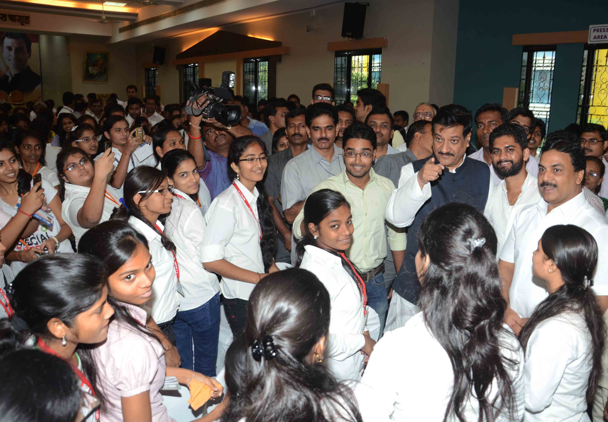 NSUI MUMBAI "SAMVAD" WITH CHIEF MINISTER PRITHVIRAJ CHAVAN AT JHUJHUNWALA COLLEGE GHATKOPAR.
