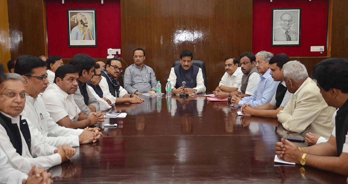 Chief Minister Prithviraj Chavan with Minister's & Opposition Party Leaders at Nagpur Ramgiri bunglow.
