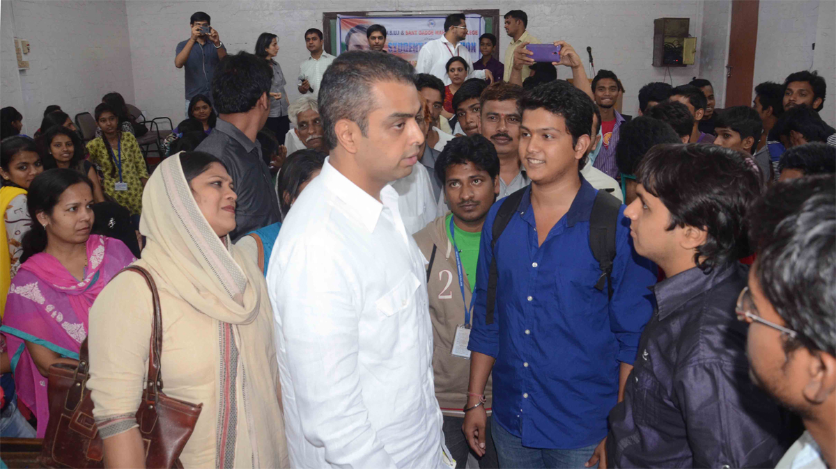 Union Minister Of State & .MP Milind Deora Interaction With Bharat College Students at Khetwadi.