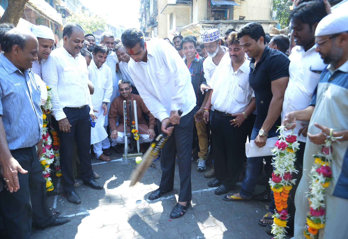 Union Minister of state & MP.Milind Deora Inaugurate the completed work by his MP LAD Fund in South Mumbai.