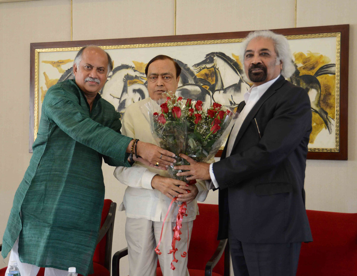 AICC Gen.Sec.& MP.Gurudas Kamat with Ex.Union Minister & MP. Murli Deora Welcomes Shri.Sam Pitroda at hotel Oberoi Trident .