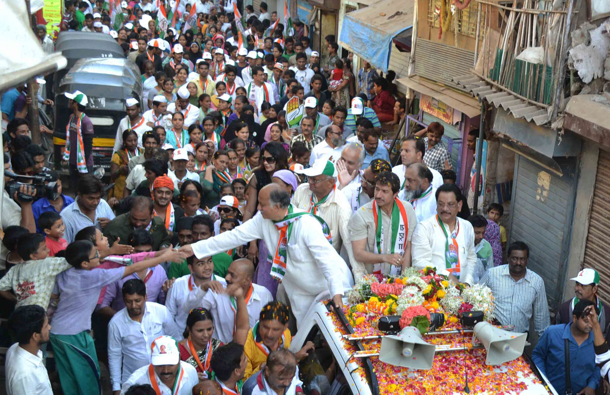 Congress/NCP/PRP (Kawade)/ Republican Party of India (Democratic) Alliance MP.Candidate Gurudas Kamat Rally at jogeshwari.