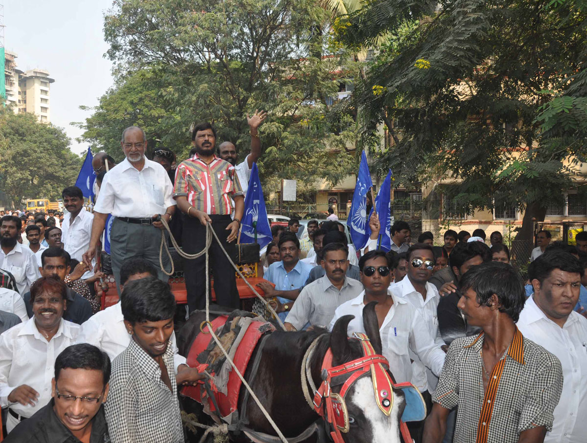 RPI PRESIDENT RAMDAS ATHAWALE IN RALLY AT BANDRA.