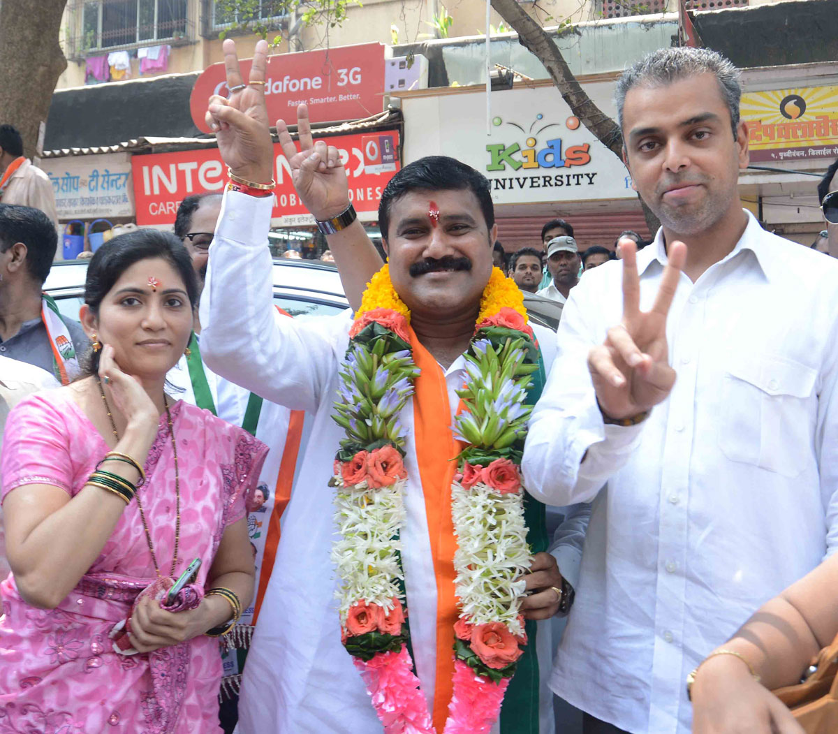Sewree Assembly Congress Candidate Manoj Jamsutkar Filed Nomination Form.