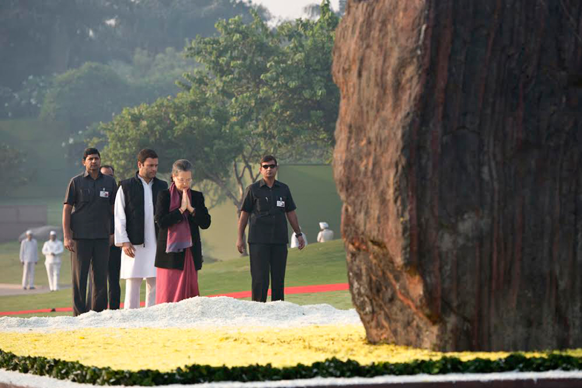 Congress President Soniaji Gandhi and Congress Vice President Rahul Gandhi at Shakti Sthal,New Delhi.