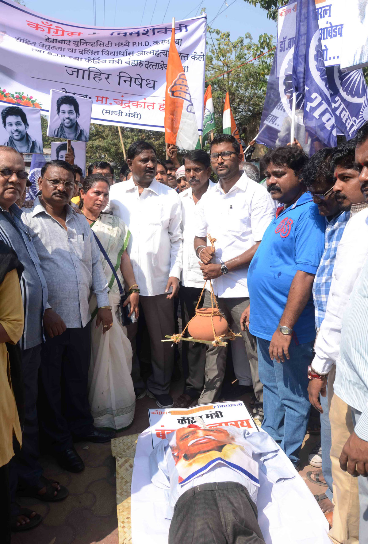 Congress-Bhimshakti Protest Leaded by Congress Leader & Ex.Minister Chandrakant Handore against Govt on Dalit Phd Scholar Rohit Vemula Sucide at Hyderabad University at Chembur.