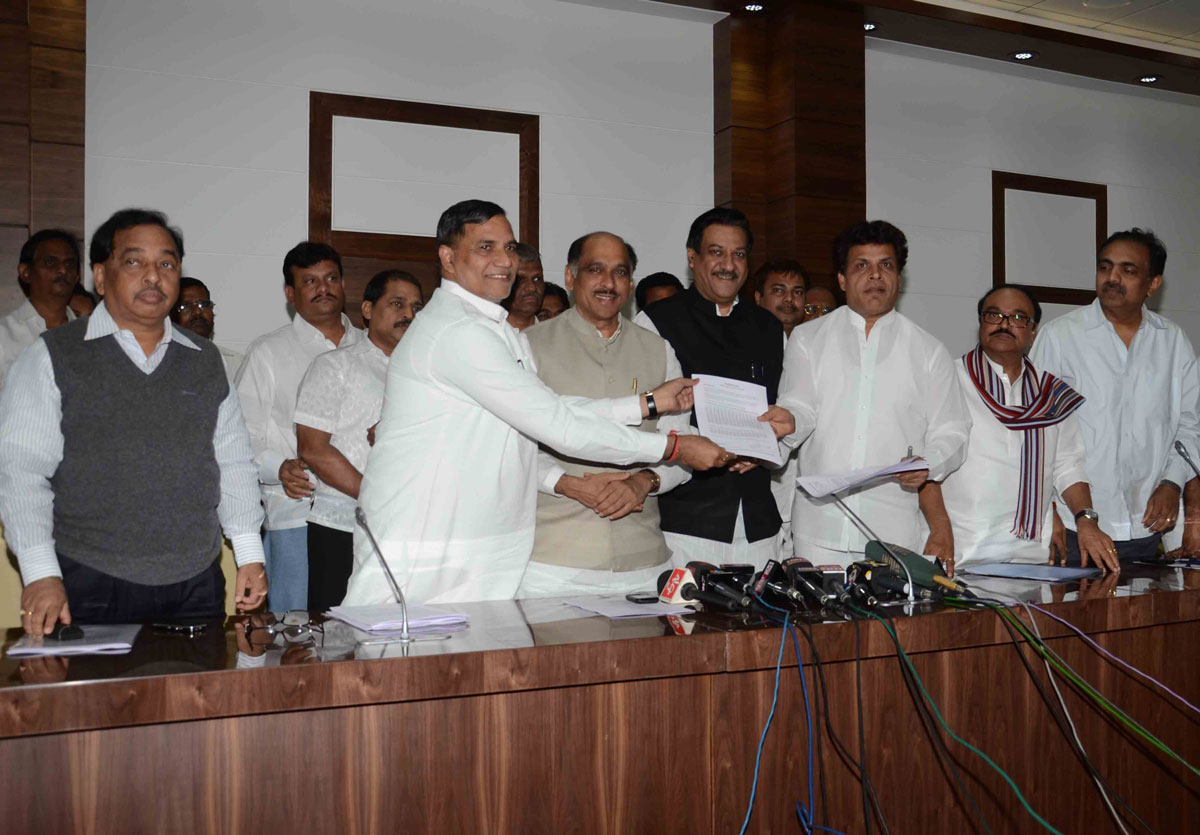 CONGRESS & NCP SEAT'S DISTRIBUTION COMPLETE FOR BMC ELECTION ON OCCASION ALL CONGRESS & NCP LEADER'S AT VARSHA BUNGLOW.