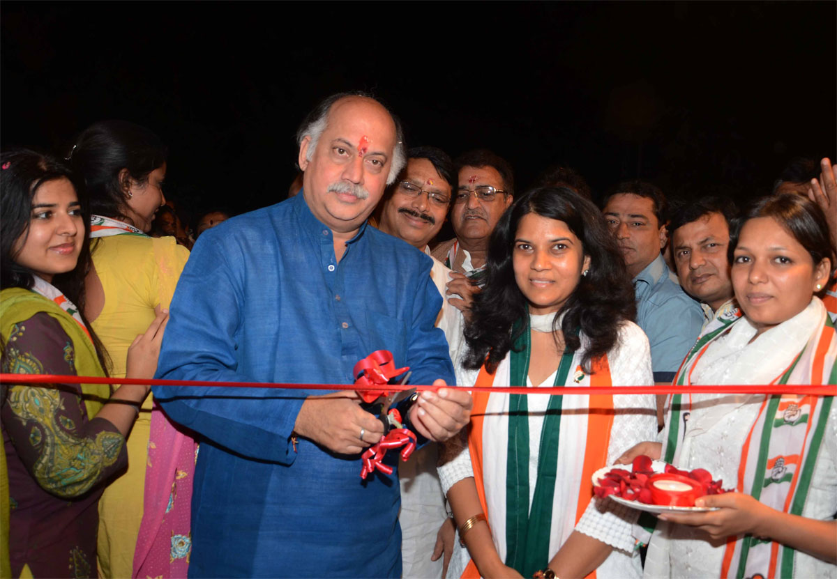 M.P.& EX.UNION MINISTER GURUDAS KAMAT INAUGURATED ELETION OFFICE OF CONGRESS CANDIDATE SMT.BHAVANA JAIN AT JUHU TARA ROAD.