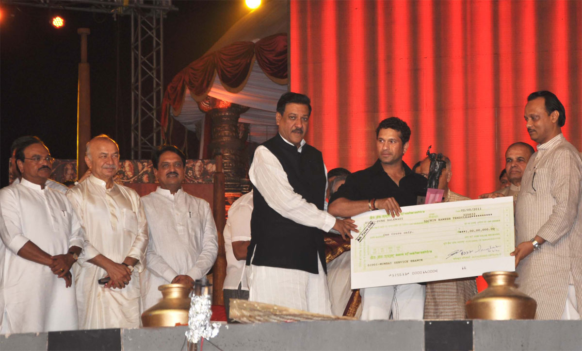 CONCLUDING CEREMONY OF MAHARASHTRA STATE GOLDEN JUBILEE YEAR CELEBRATIONS AT GIRGAUM CHOWPATY.
