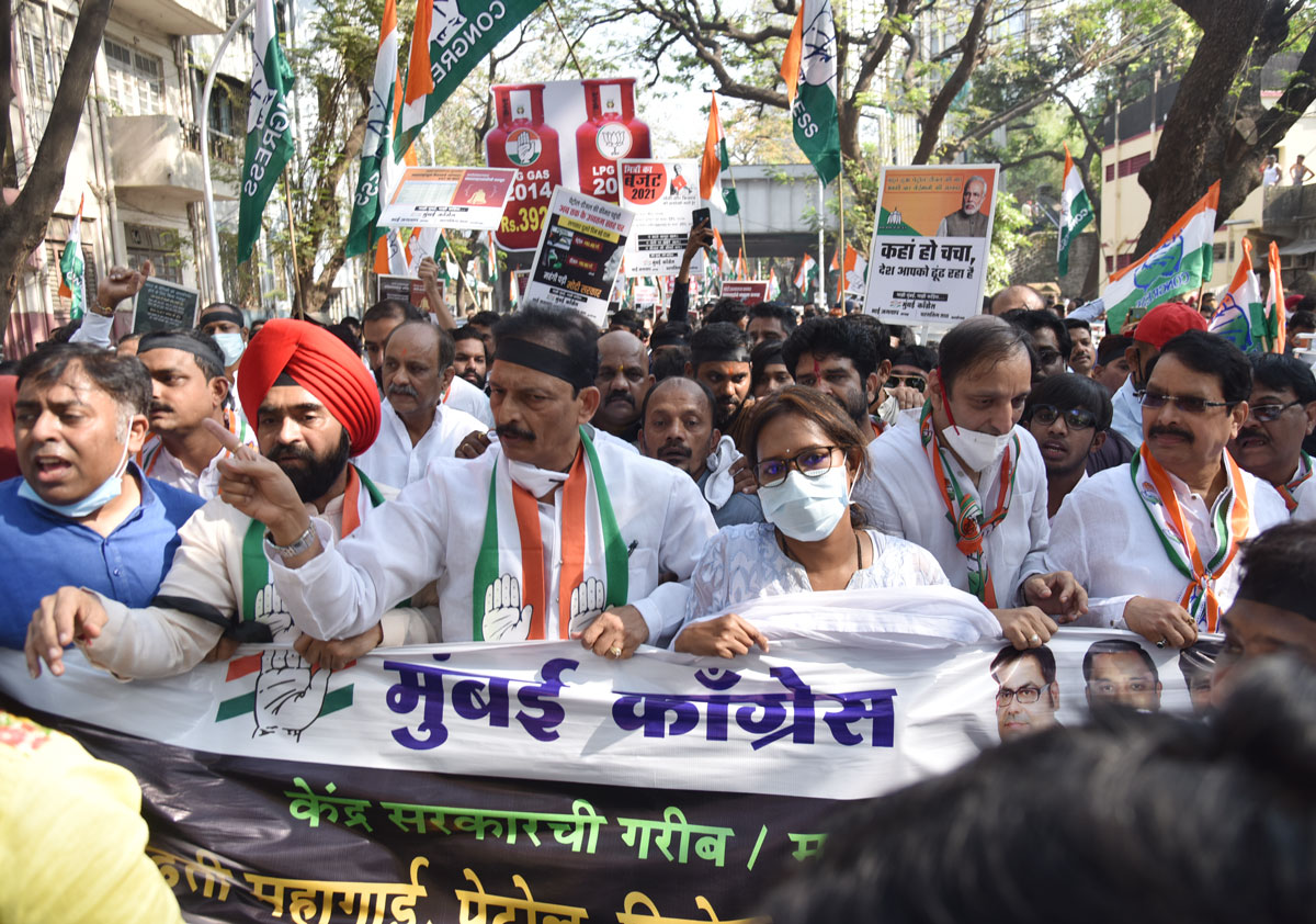 Mumbai Congress President Bhai Jagtap with Team Protest against Central Minister Nirmala Sitaraman at Dadar.