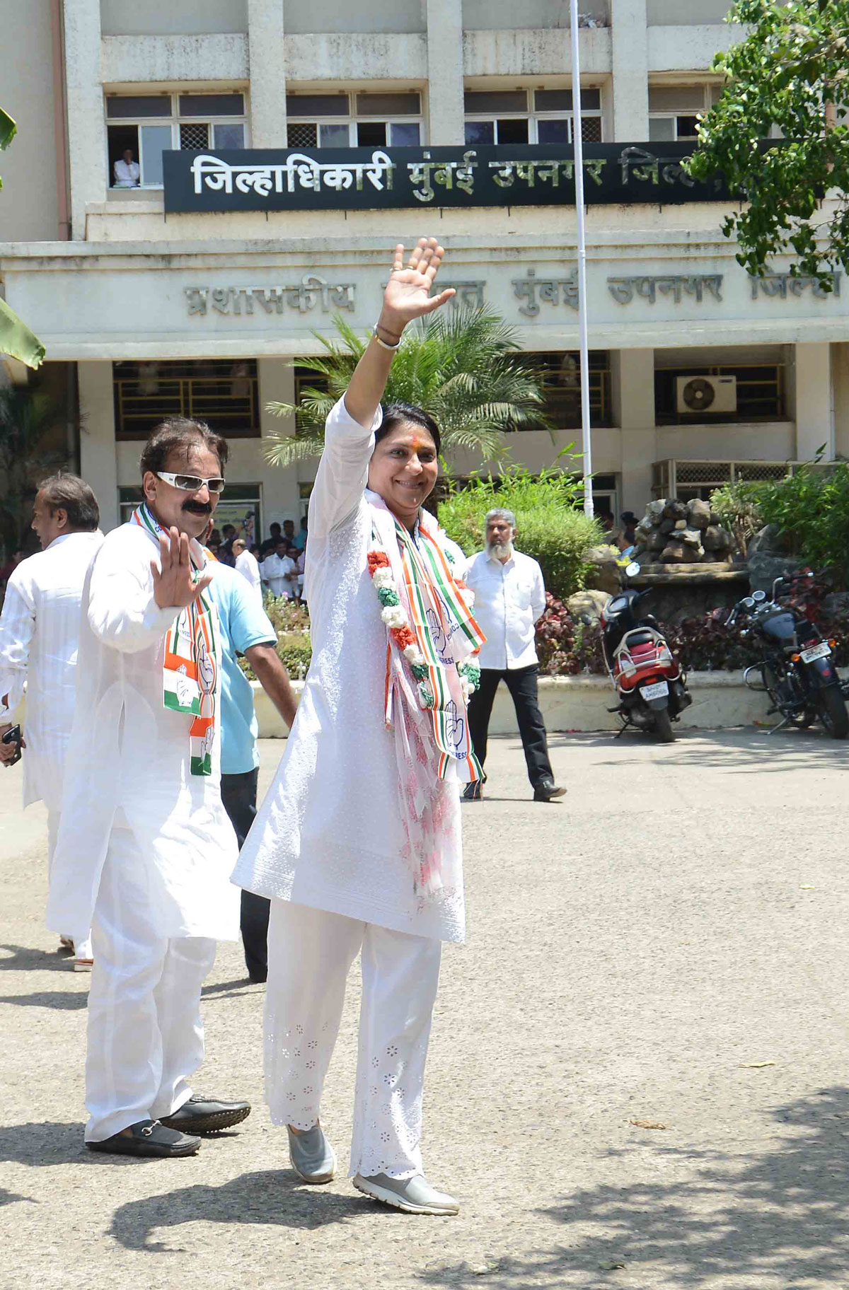 Congress/NCP/PRP (Kawade)/ Republican Party of India (Democratic) Alliance MP.Candidate Priya Dutt Filed her Nomination Form at Bandra Dist.Administrative Collector Office.