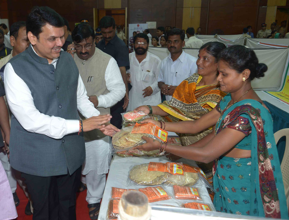 Chief Minister Devendra Fadnavis Inaugurate Mahila Bachat Gat Exihibition at Sachivalay Gymkhana.