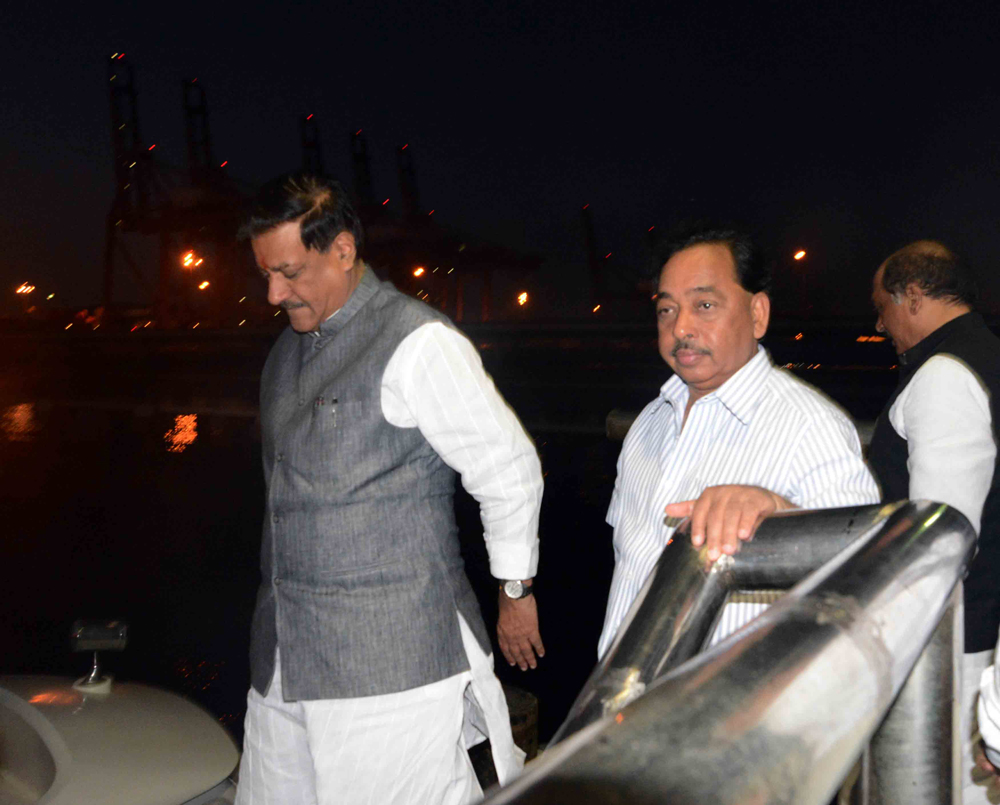 CHEIF MINISTER PRITHVIRAJ CHAVAN & MINISTER NARAYANRAO RANE AT KARANJA URAN IN RAIGAD DIST.