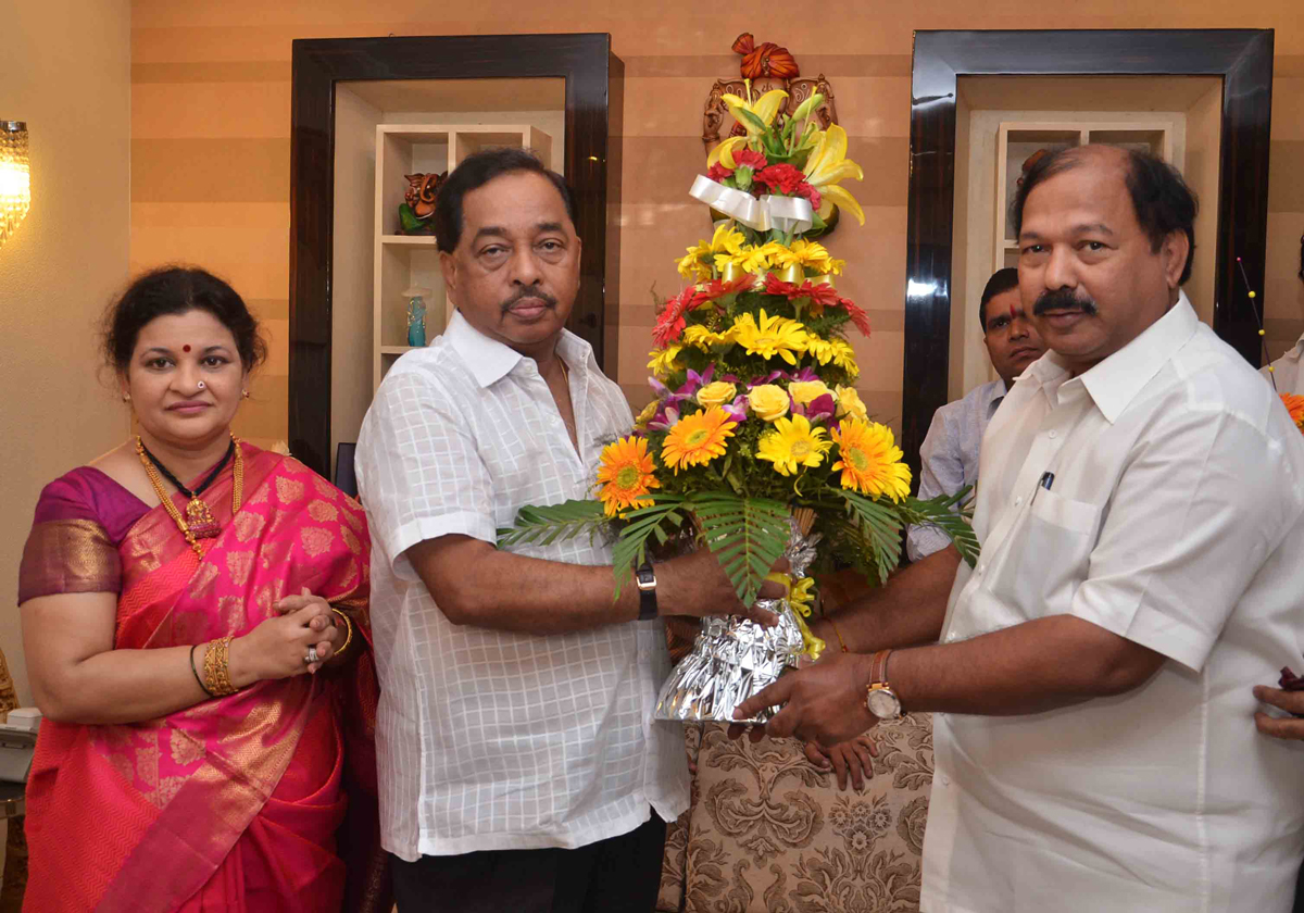 MINISTER NARYANRAO RANE AT SWANAND ON HIS BIRTHDAY.