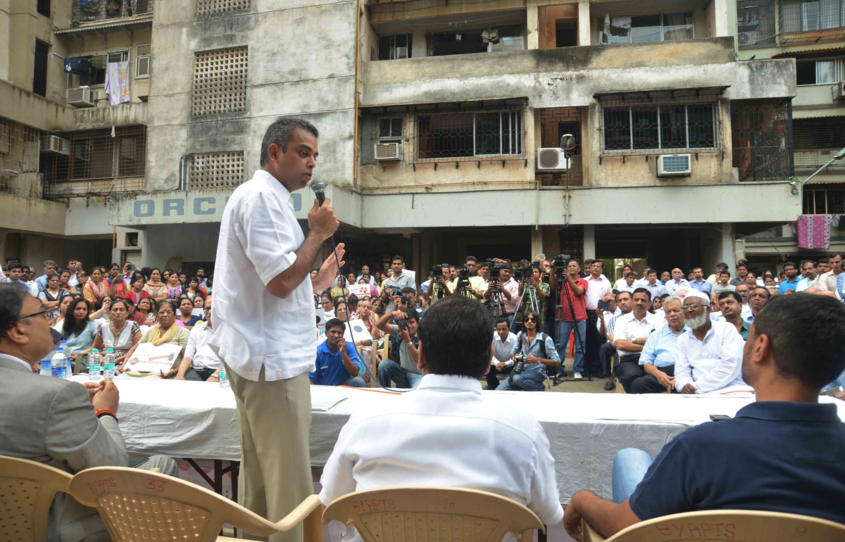 "SAVE CAMPA COLA COMPOUND" INTERACTIVE VISIT OF UNION MINISTER & MP.MILND DEORA ACCOMPAINED BY MINISTER SACHIN AHIR.