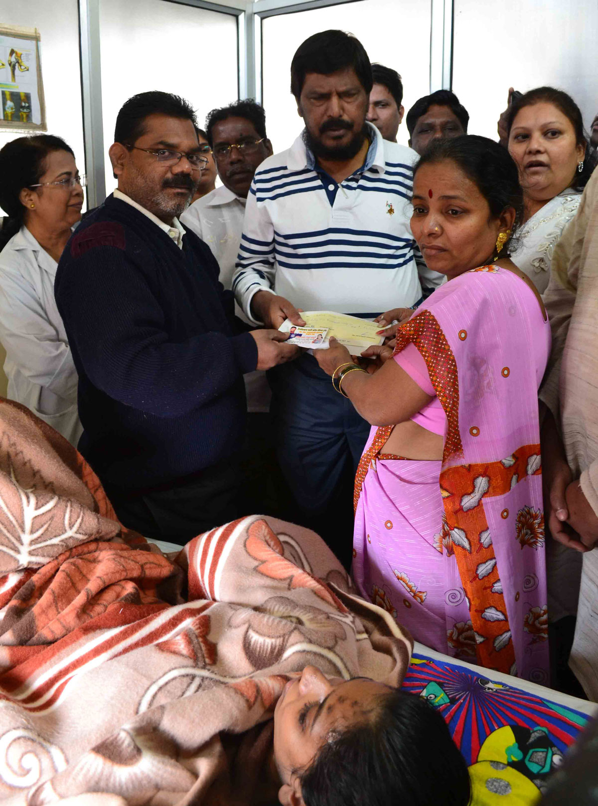 RPI President Ramdas Athawale Meets Monika More visited K.E.M. Hospital.