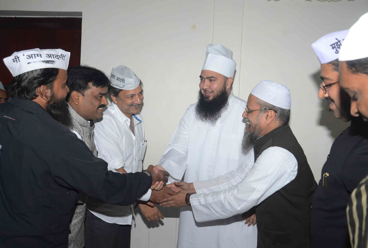 AAM AADMI Party leader Mayank Gandhi meets Moulana Moinuddin Ashraf Asharafi (Moin Miya).