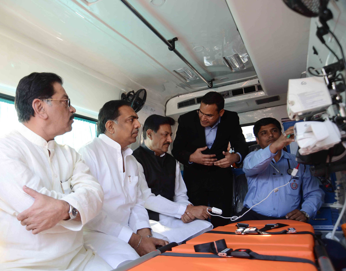 Maharashtra Govt.Emergency Ambulance Service for Instant Help Inauguration of Ambulance's by Chief Minister Prithviraj Chavan at Marine Drive.