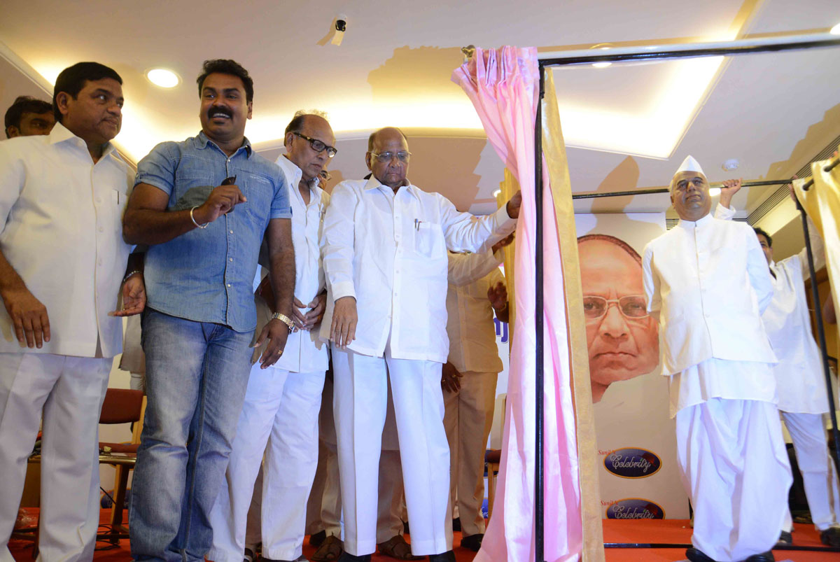 Union Minister Sharad Pawar Unveiled the Wax Model of former Chief Minister of Maharashtra  Late.Yashwantrao Chavanji at Y.B.Chavan Center.