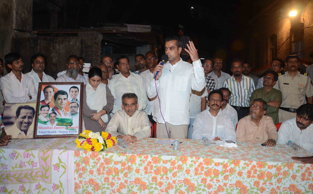 Union Minister Of State & South Mumbai MP Milind Deora In Word No-210 Congress Worker's Meeting at JairajBhai Lane Mumbai Center.